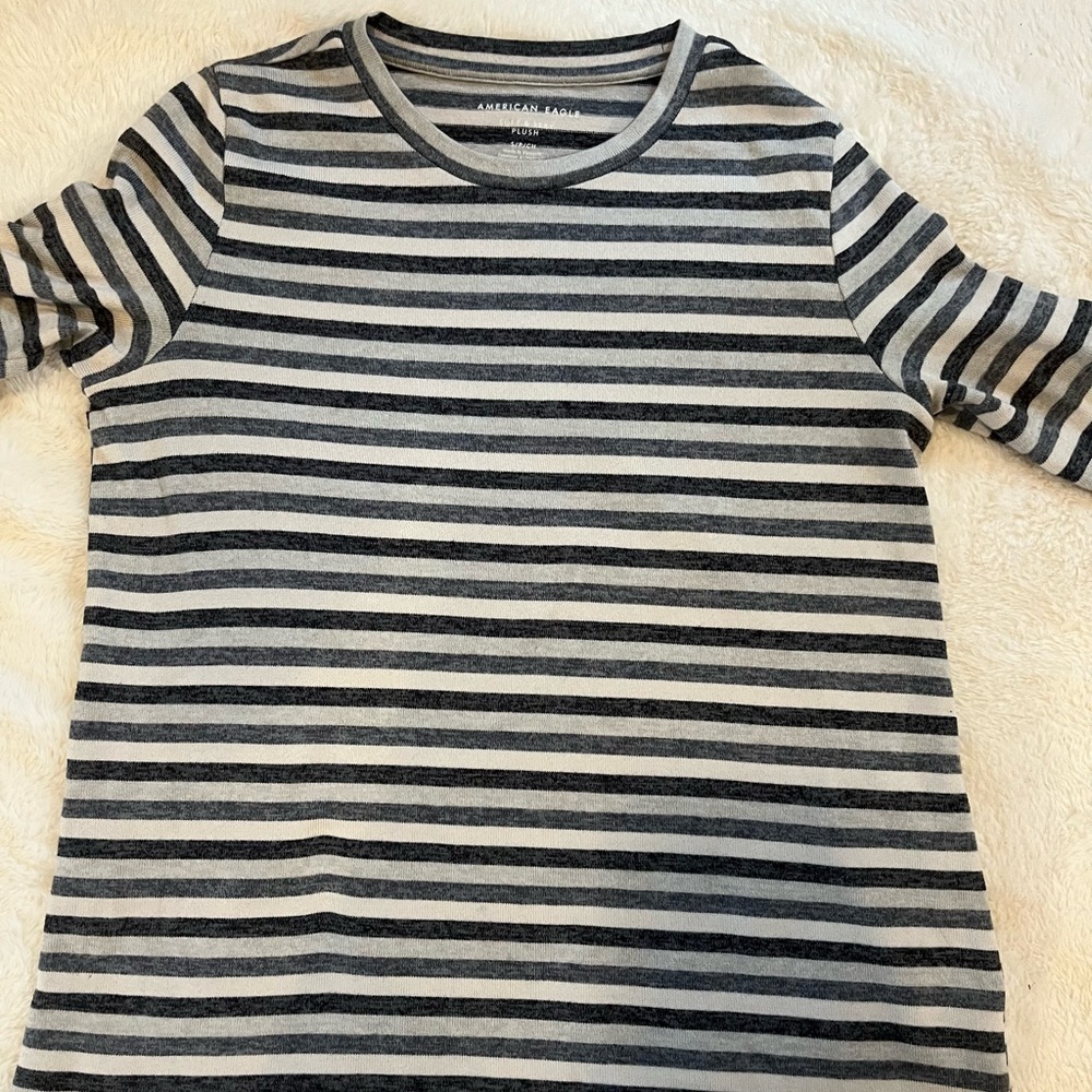 Cute Long sleeve American Eagle shirt